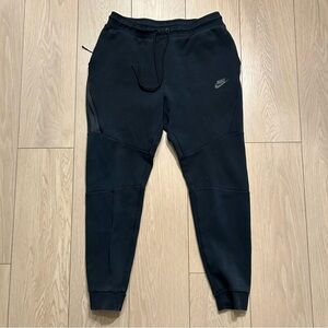 Nike Black Tech Fleece Joggers Pants Mens Size M Tapered Slim Fit Athleisure